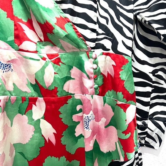 ASOS DESIGN Curve wrap maxi Floral and Zebra Long Sleeve dress in mixed print 6 - Picture 4 of 13